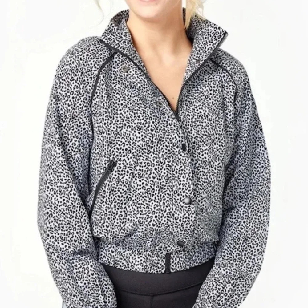 All Fenix Anthropologie Small Jacket White Leopard Print Zip & Snap Closure